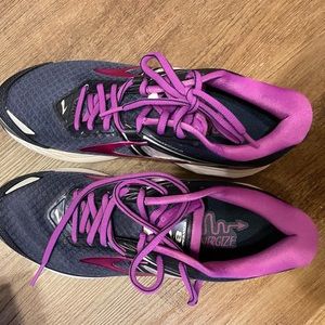 Brooks Women Ravenna 8 size 7.5